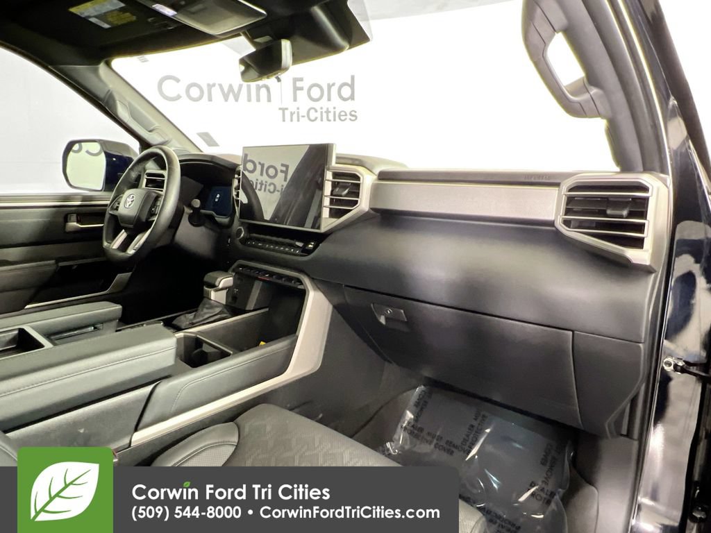 Used 2025 Toyota Tundra Limited AWD/4WD image 28
