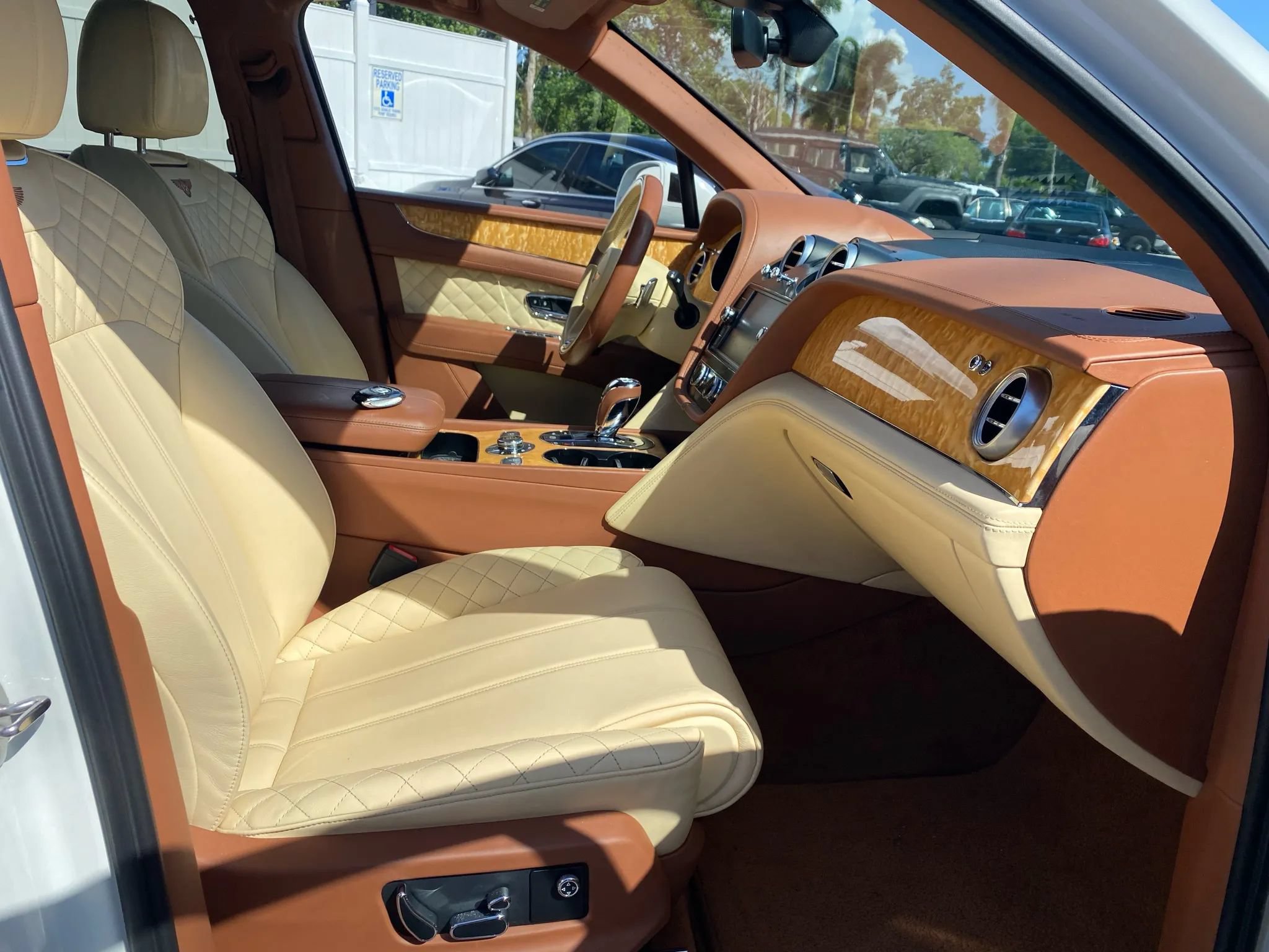 Used 2017 Bentley Bentayga AWD/4WD image 8