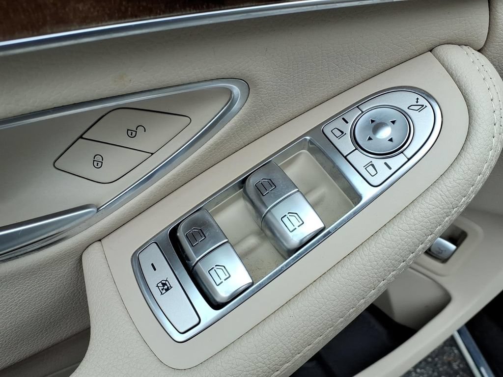 Used 2018 Mercedes-Benz C 300 4MATIC Sedan image 16