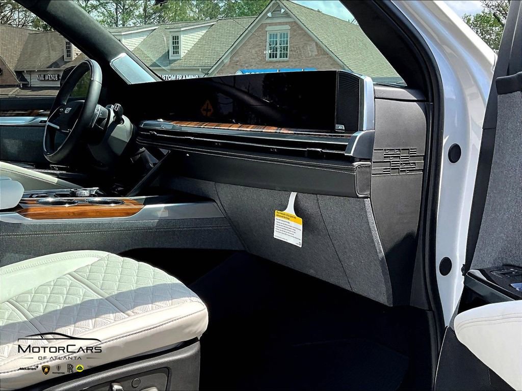 Used 2025 Cadillac Escalade ESV Premium Luxury Platinum image 15