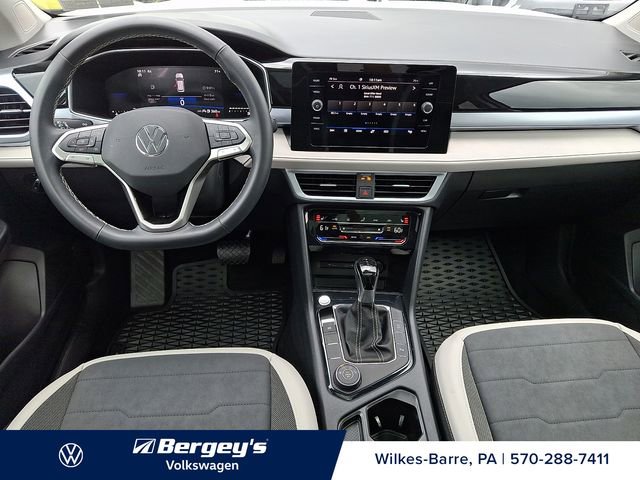 Used 2025 Volkswagen Taos SE AWD/4WD image 14