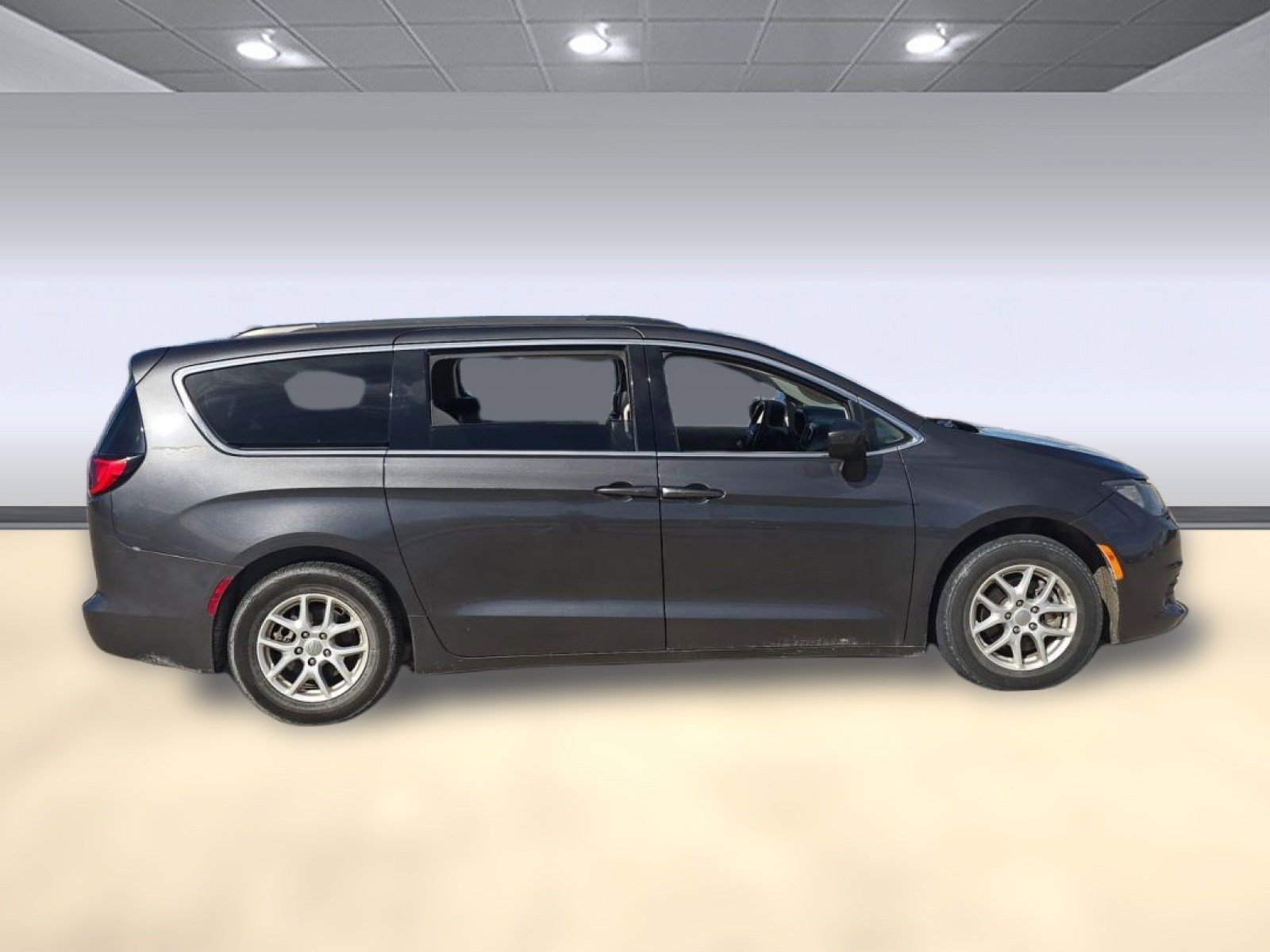 Used 2020 Chrysler Voyager Lxi image 8