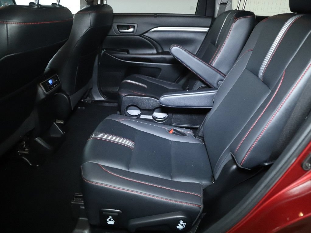 Used 2019 Toyota Highlander SE w/ Nightshade Edition AWD/4WD image 15