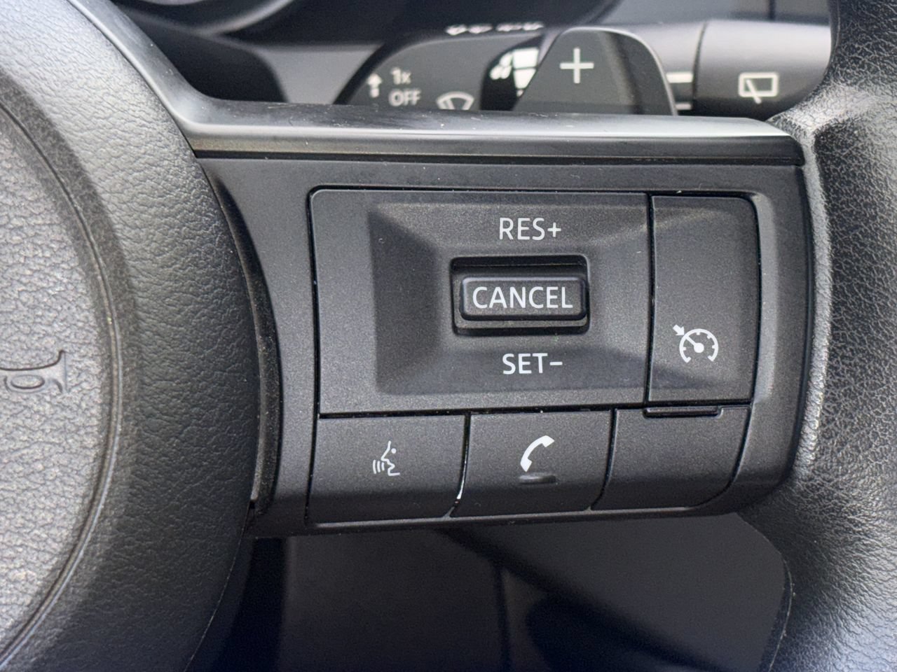 Used 2024 Nissan Pathfinder S FWD image 11