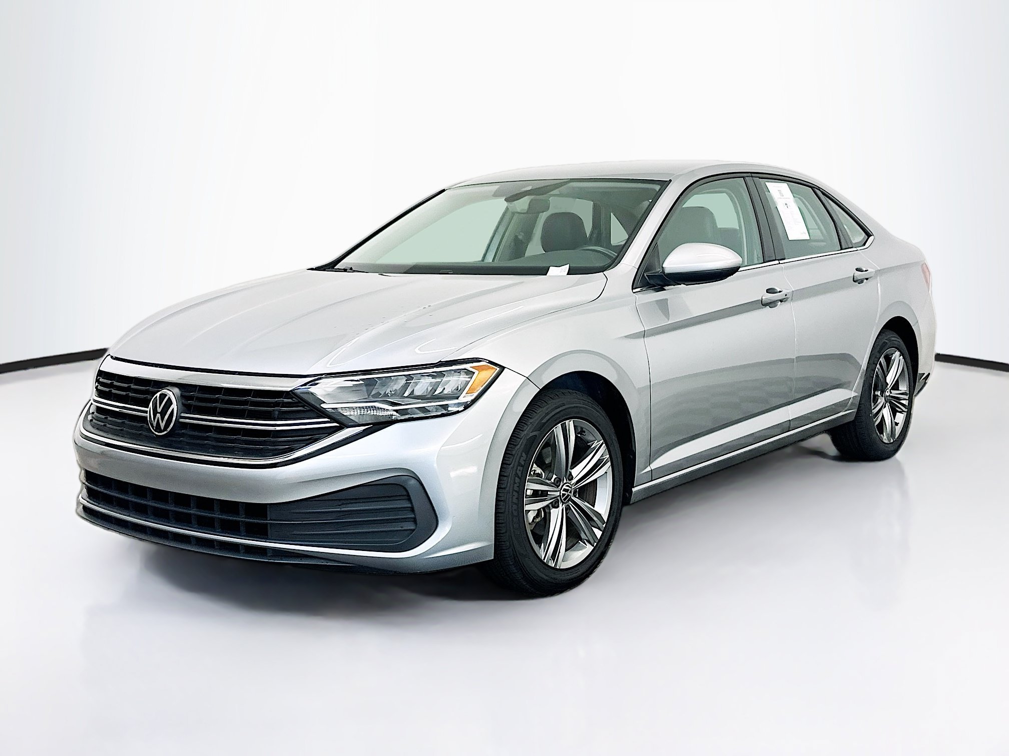 Used 2024 Volkswagen Jetta SE FWD image 3