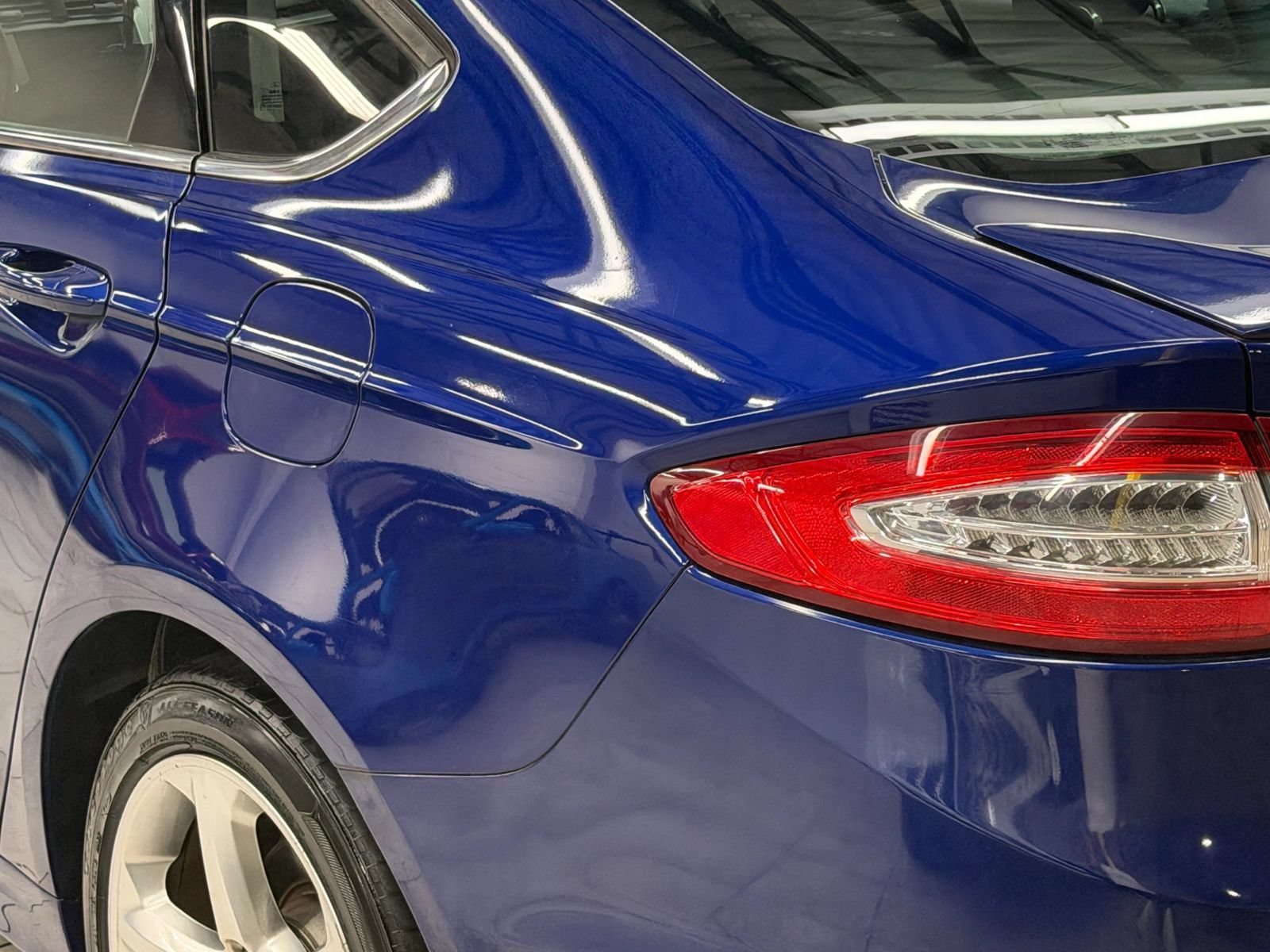 Used 2014 Ford Fusion SE FWD image 12