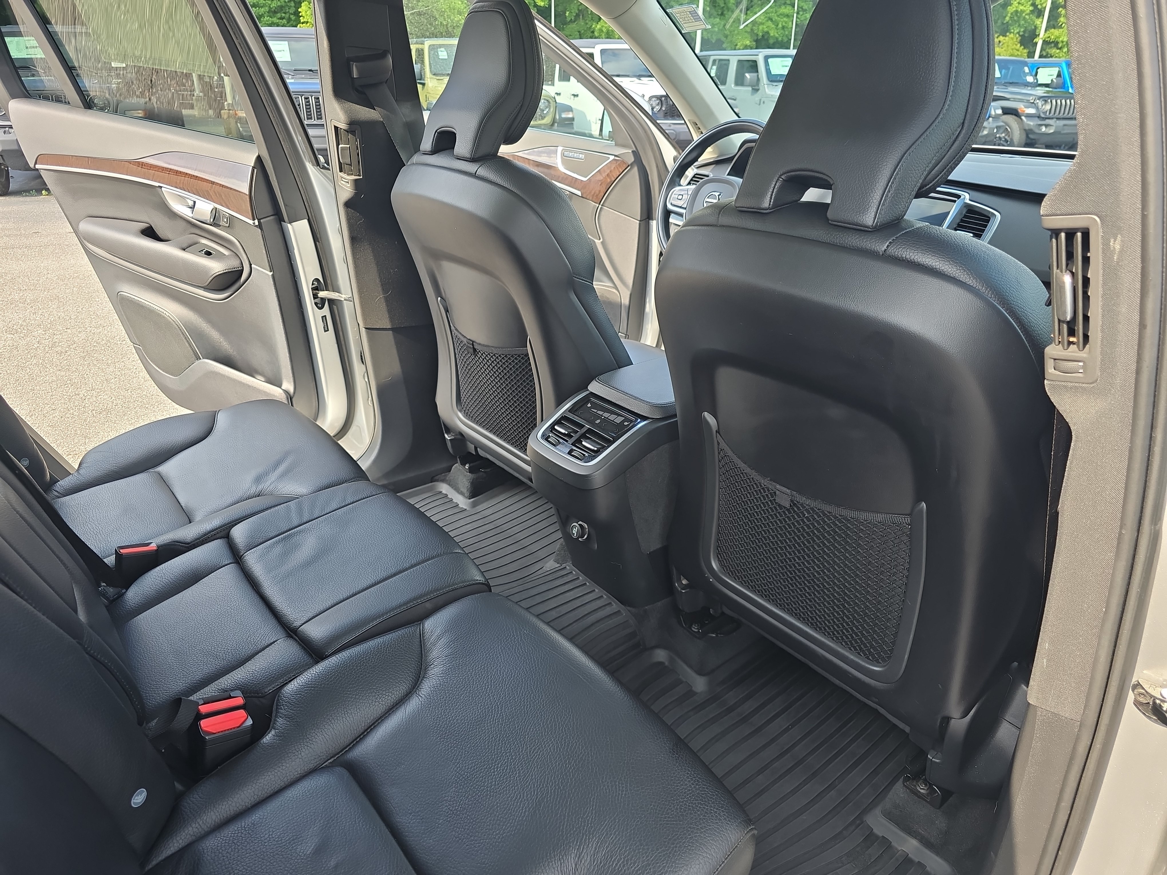 Used 2019 Volvo XC90 T6 Momentum w/ Advanced Package AWD/4WD image 11