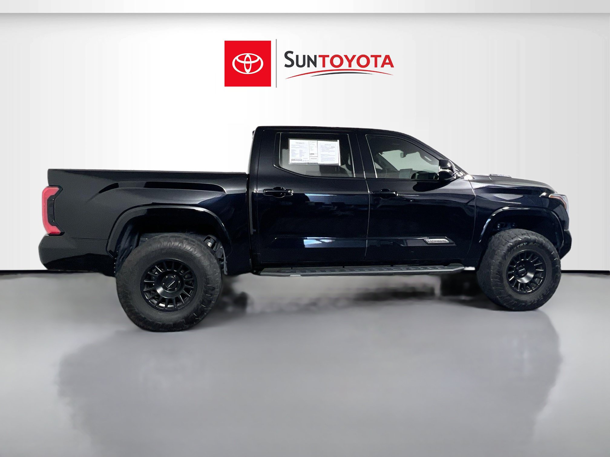 Used 2024 Toyota Tundra Platinum AWD/4WD image 2