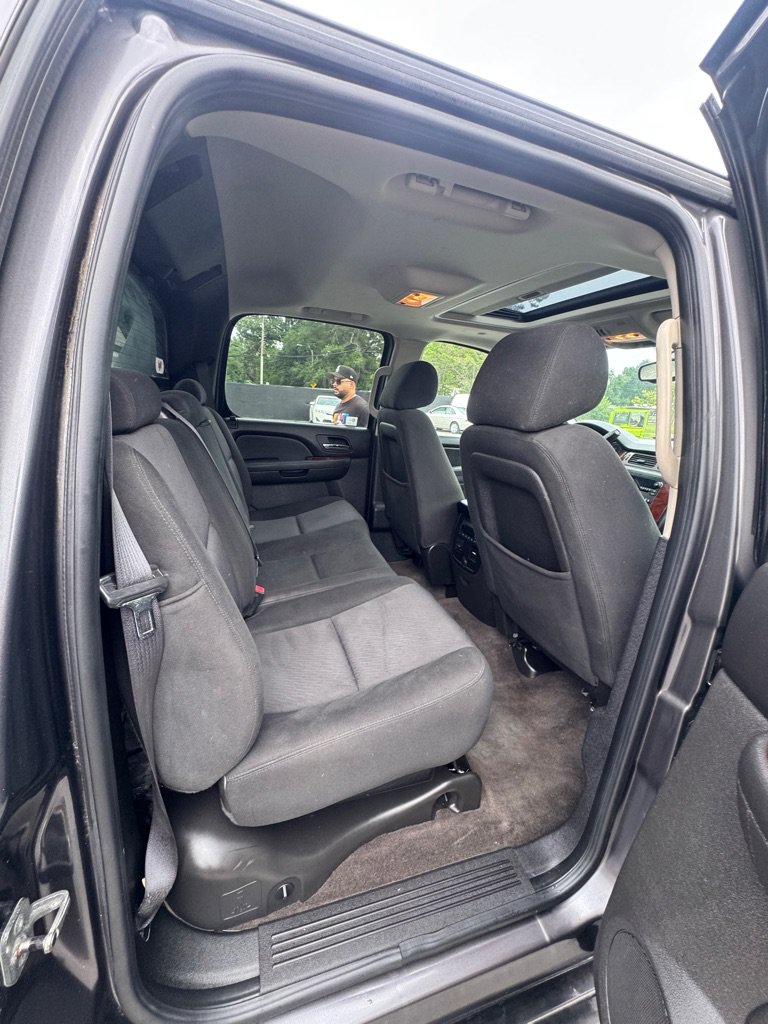 Used 2010 Chevrolet Avalanche LS w/ Interior Plus Package AWD/4WD image 10