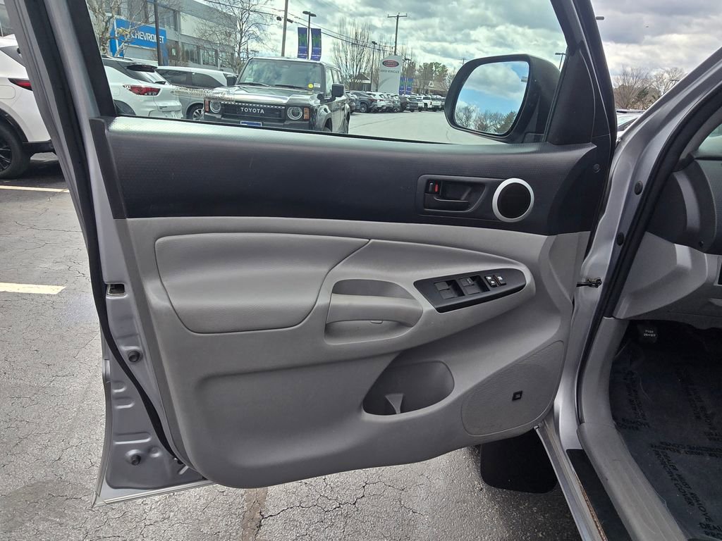 Used 2015 Toyota Tacoma 4x4 Double Cab w/ Limited Package image 16