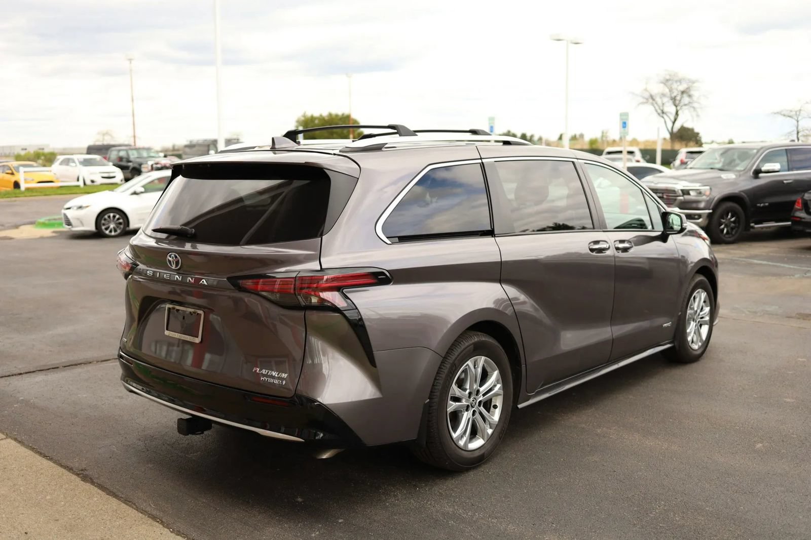 Used 2021 Toyota Sienna Platinum AWD/4WD image 5