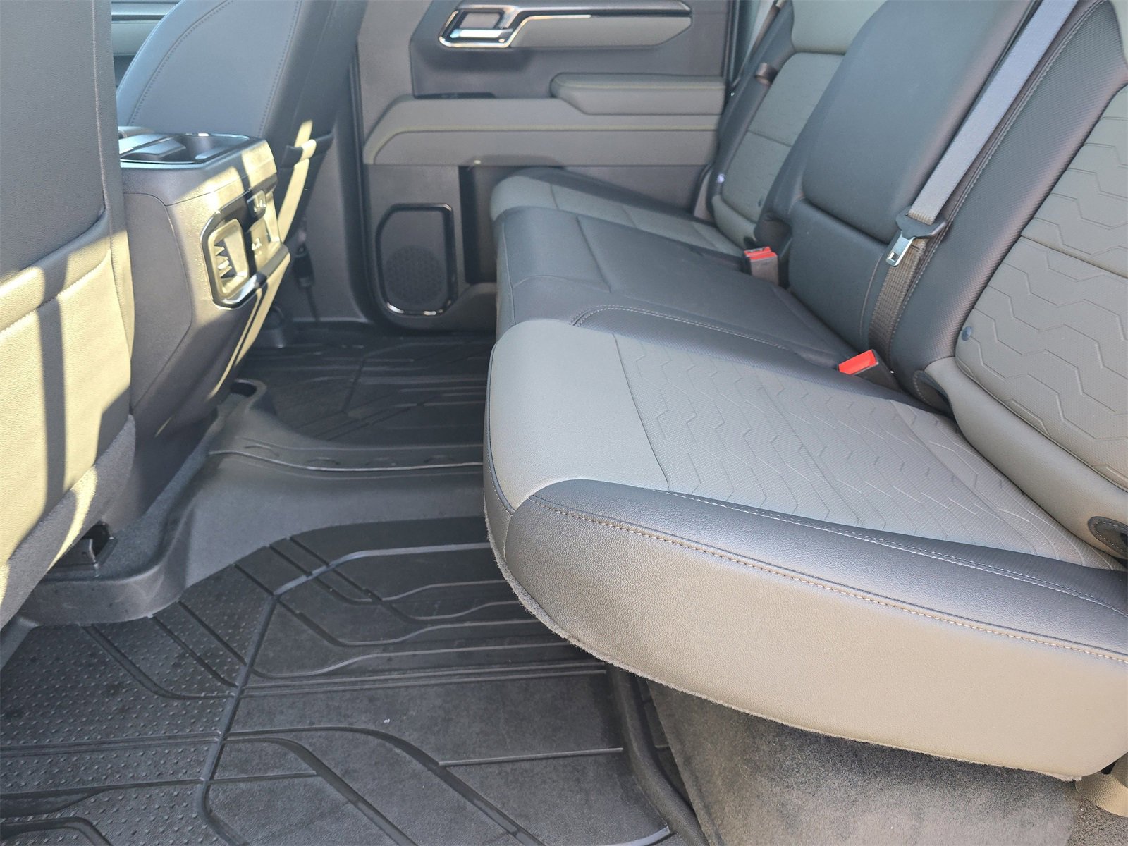 Used 2025 Chevrolet Silverado 1500 ZR2 w/ Technology Package image 17