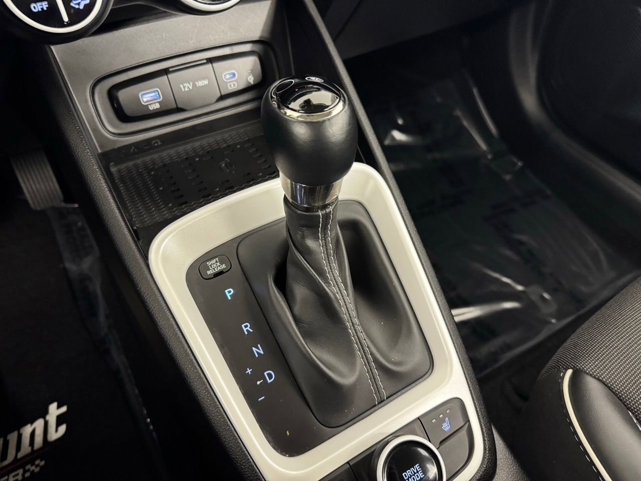 Used 2024 Hyundai Venue Limited image 20