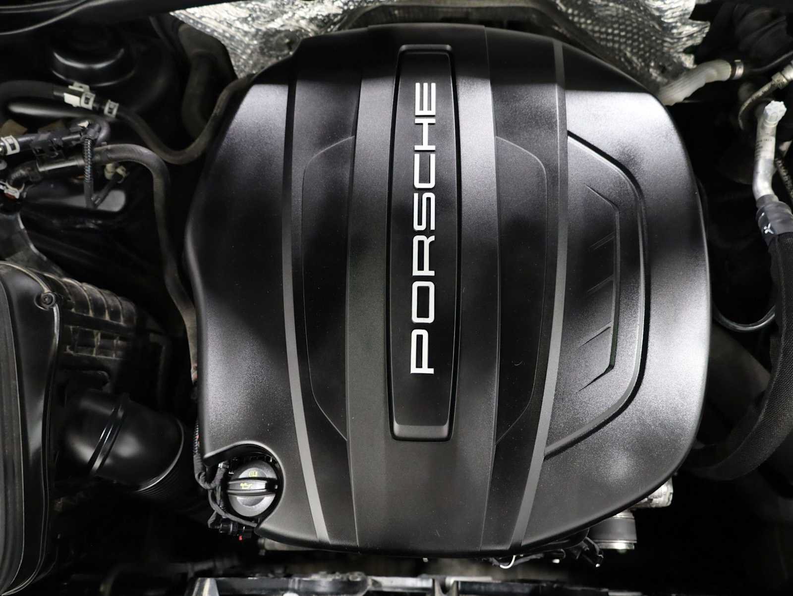 Used 2020 Porsche Macan AWD/4WD image 42