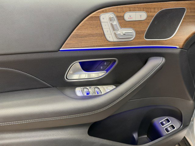 Used 2025 Mercedes-Benz GLE 450e 4MATIC w/ Driver Assistance Package image 8