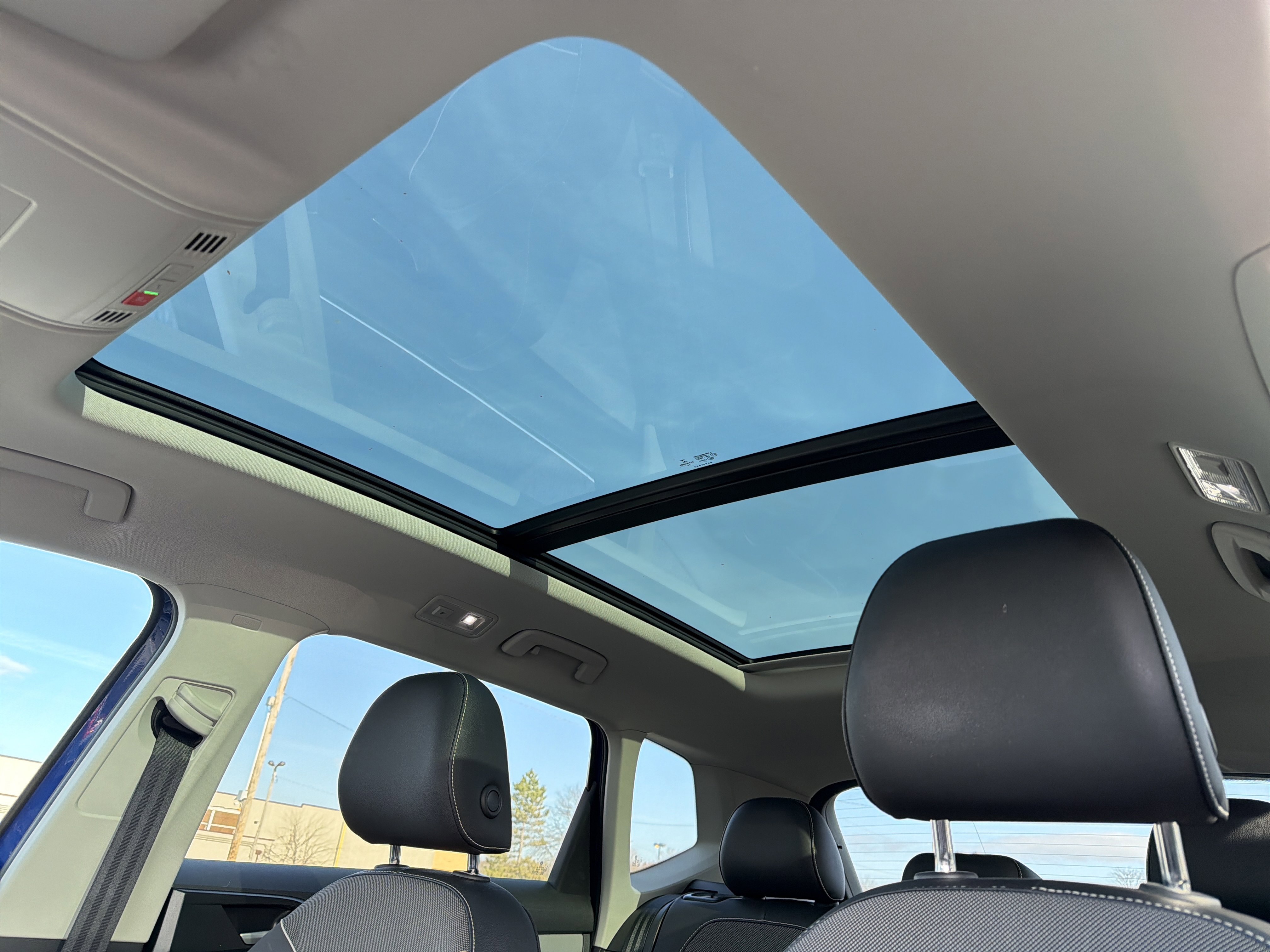 Certified 2023 Volkswagen Taos SE w/ Panoramic Sunroof Package image 22