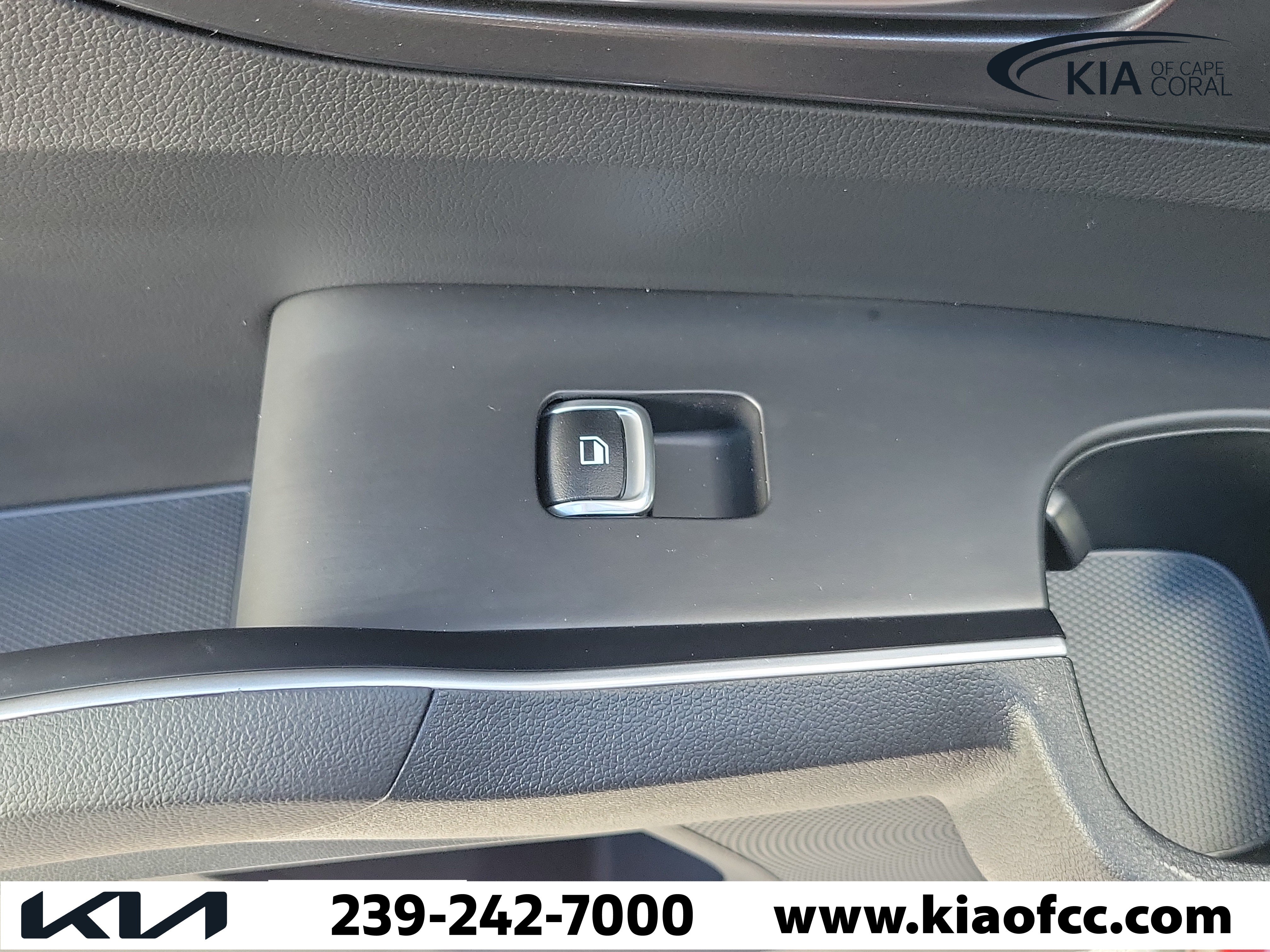 Certified 2025 Kia Sorento S FWD image 15
