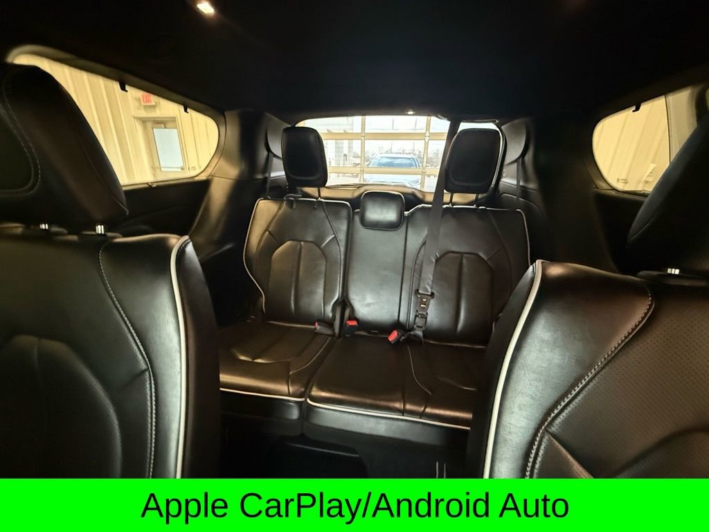 Used 2025 Chrysler Pacifica Limited image 17