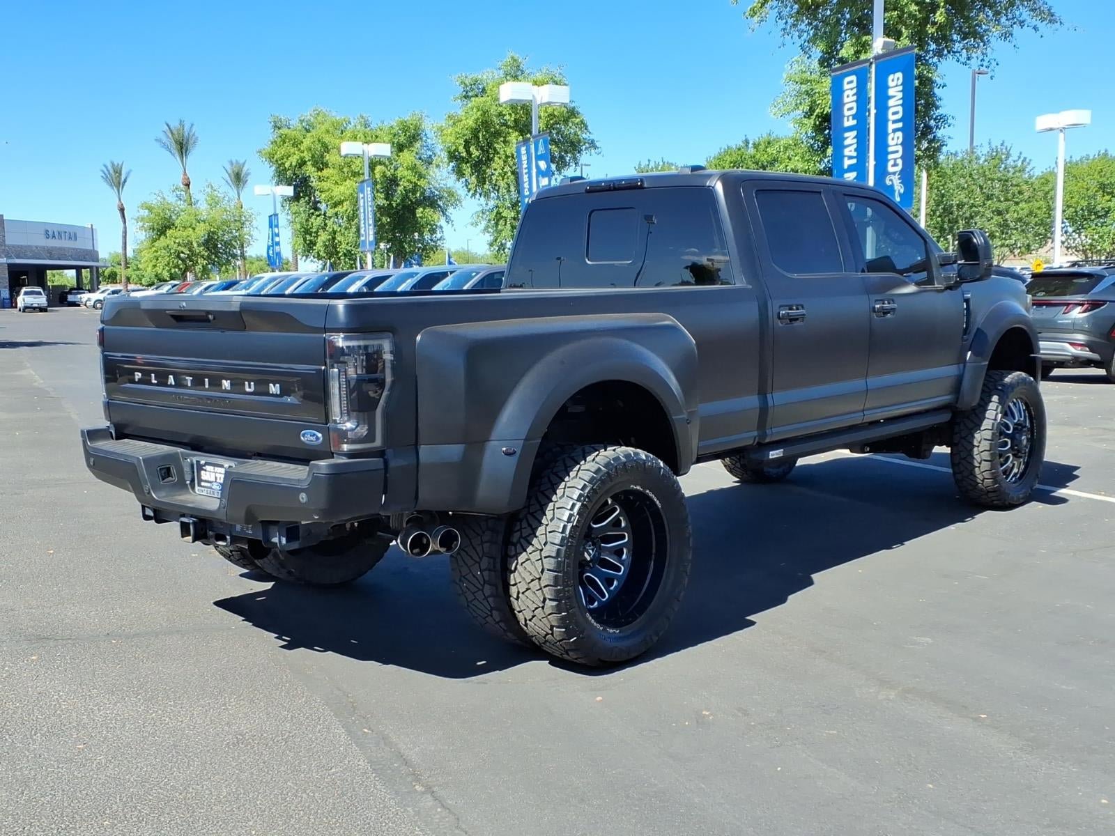 Used 2022 Ford F450 Platinum w/ FX4 Off-Road Package AWD/4WD image 4