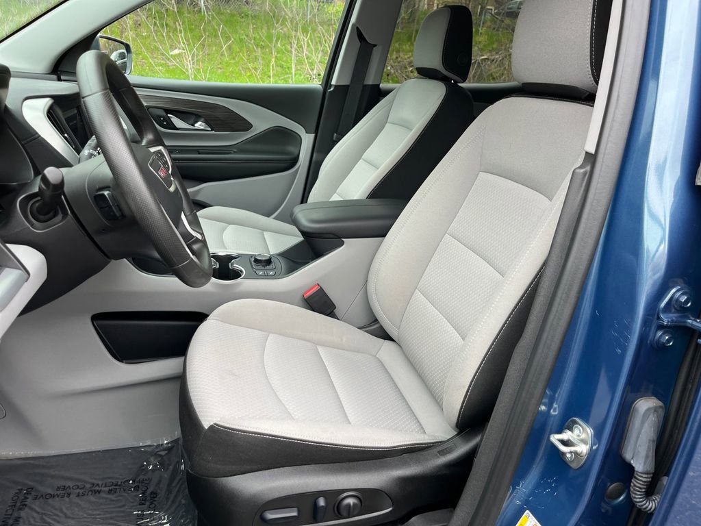 Used 2024 GMC Terrain SLE w/ Driver Convenience Package FWD image 9