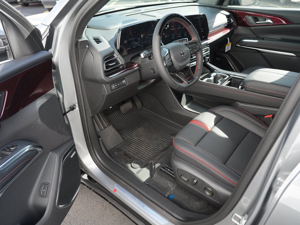 New 2027 Chevrolet Traverse RS w/ LPO, Floor Liner Package AWD/4WD image 9