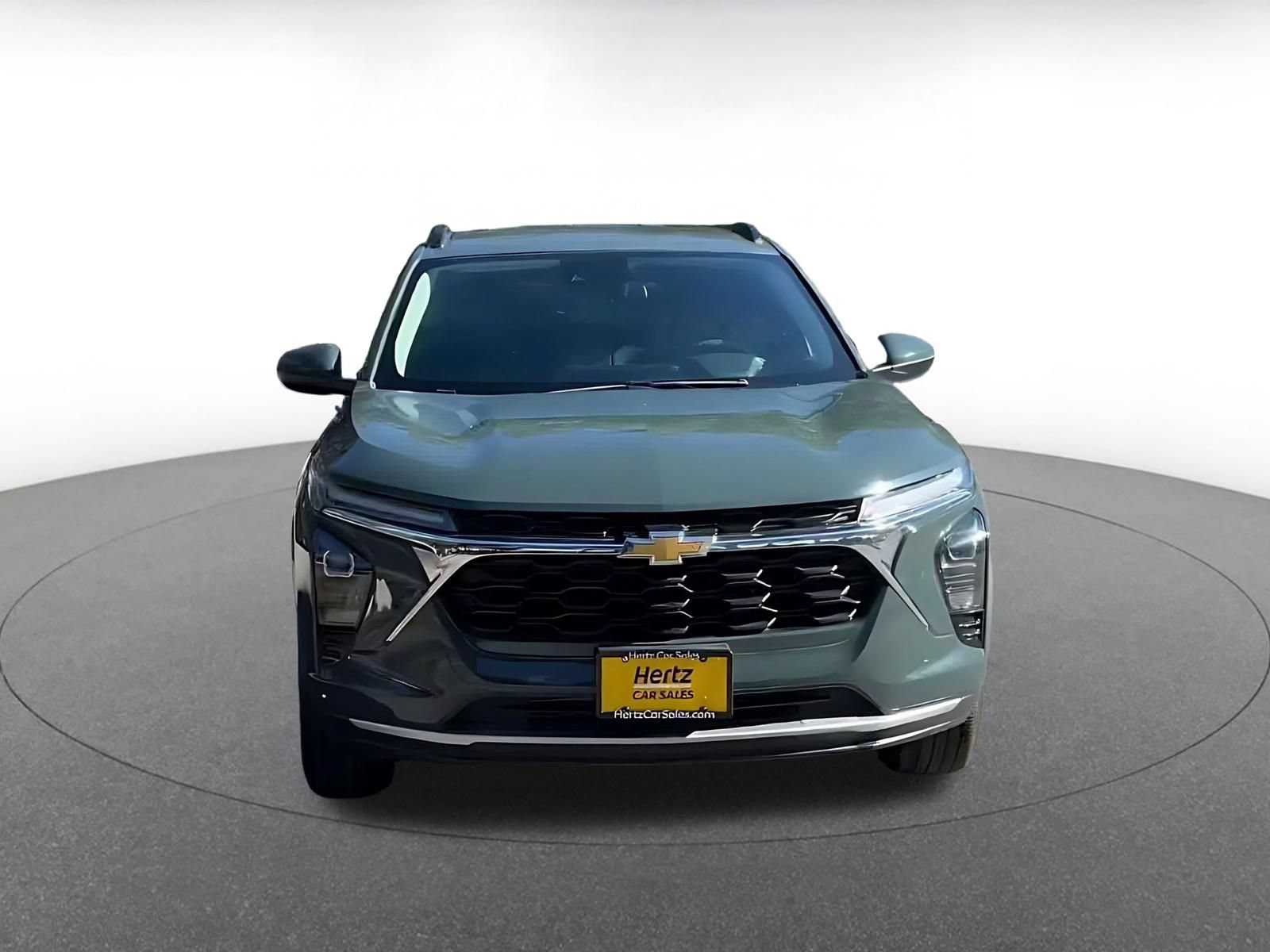 Used 2025 Chevrolet Trax LT FWD image 4