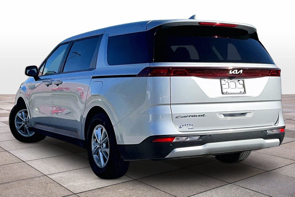 Used 2022 Kia Carnival LX FWD image 11