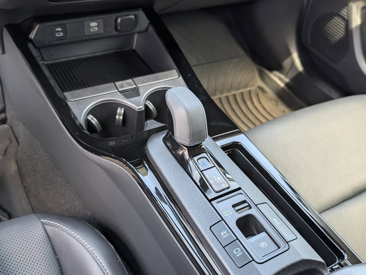 Used 2023 Toyota Prius XLE FWD image 16