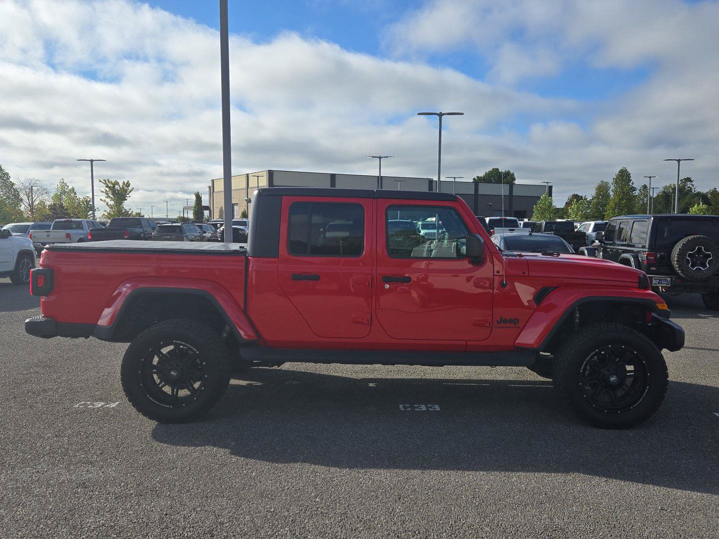 Used 2021 Jeep Gladiator Sport AWD/4WD image 8