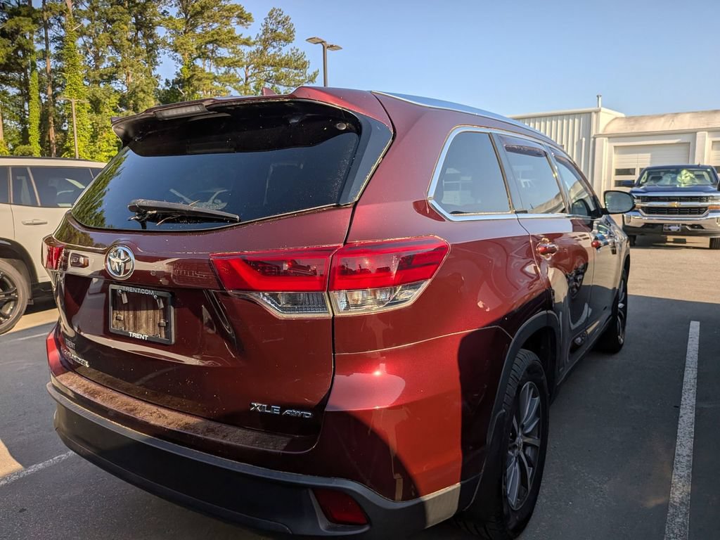 Used 2019 Toyota Highlander XLE AWD/4WD image 9