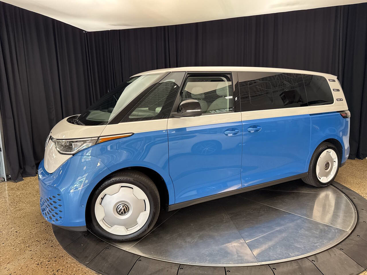 Used 2025 Volkswagen ID. Buzz 1st Edition image 3