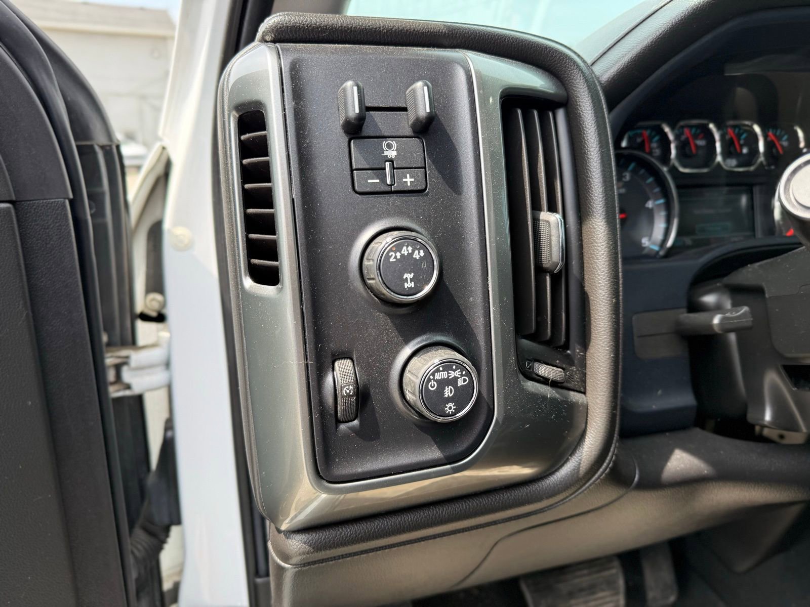 Used 2019 Chevrolet Silverado 2500 LTZ w/ LTZ Plus Package AWD/4WD image 25