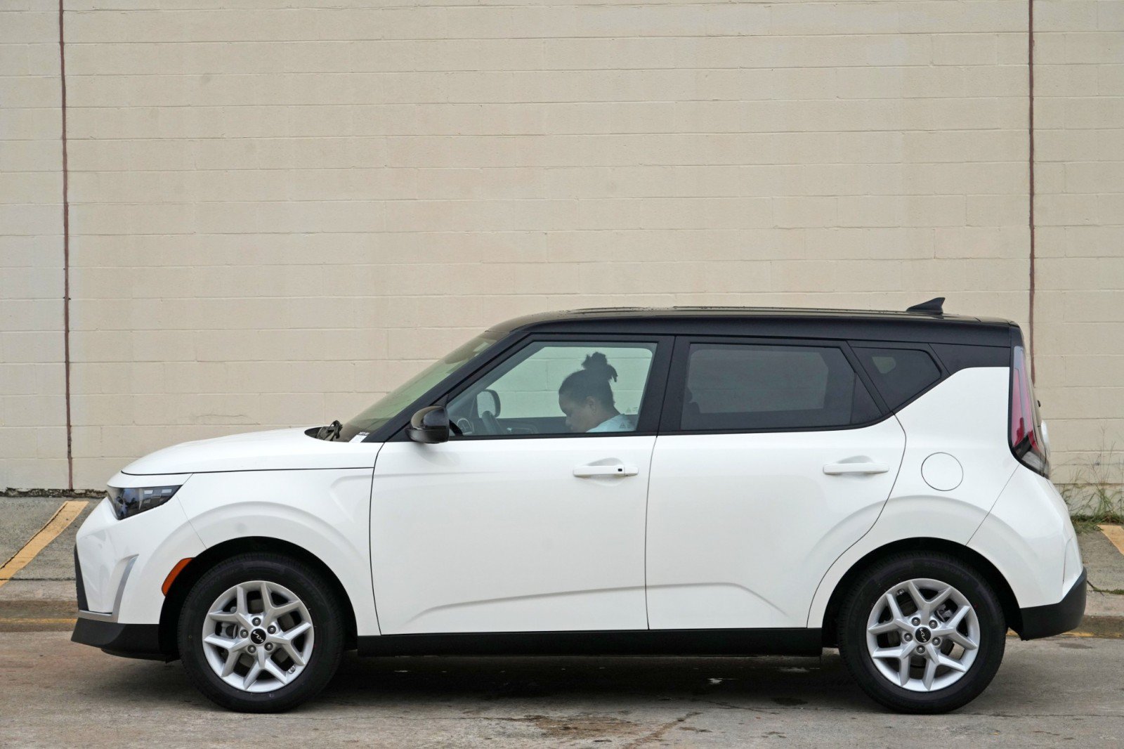 Used 2025 Kia Soul S FWD image 45