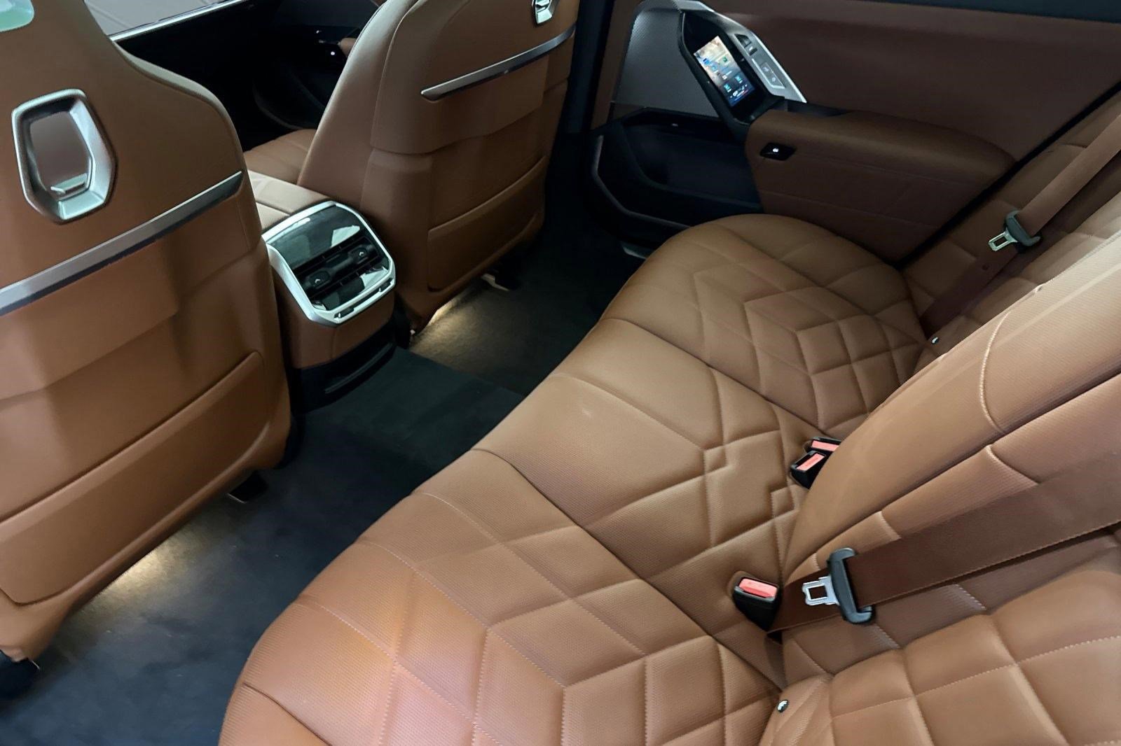 New 2026 BMW 750e xDrive AWD/4WD image 21