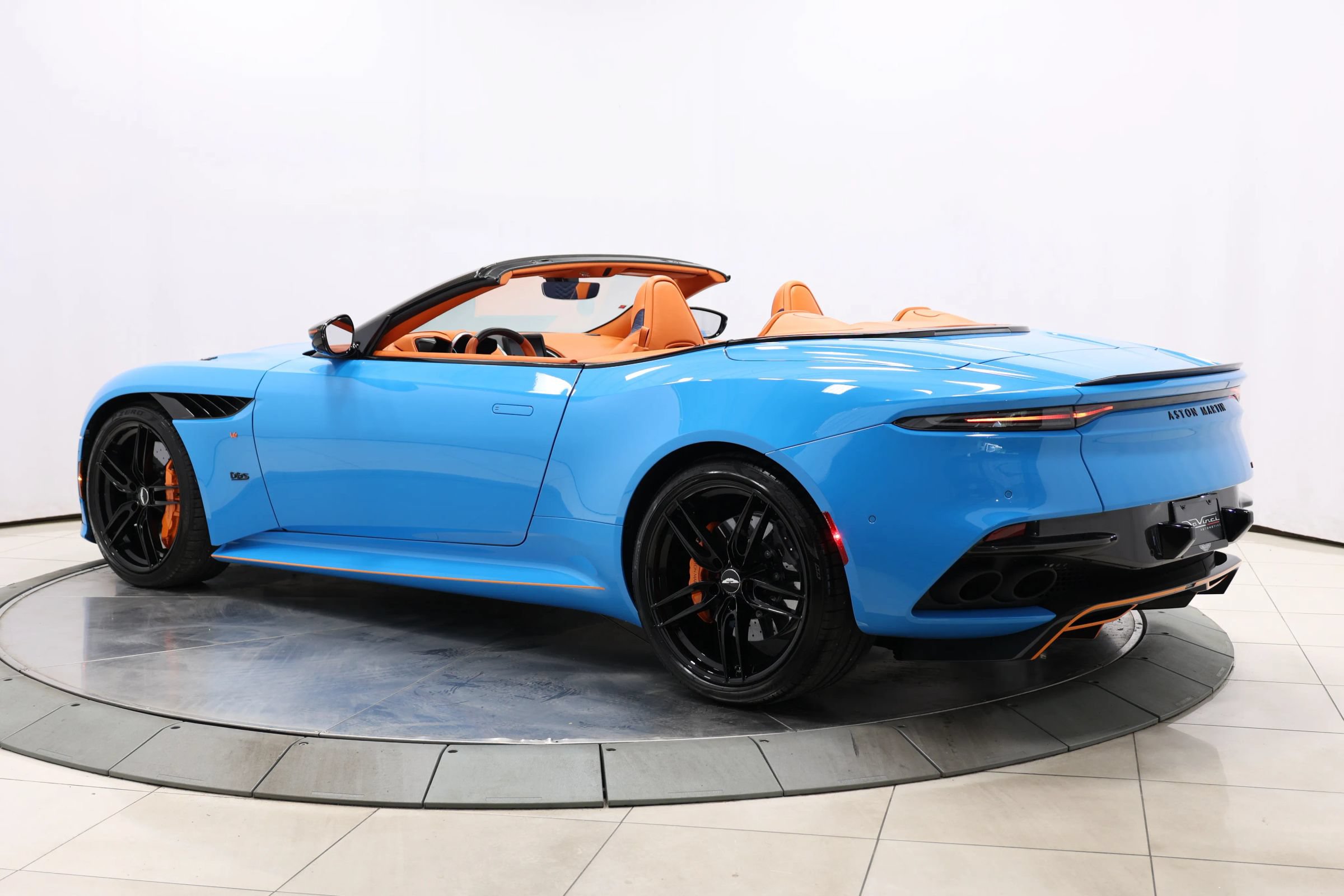 Used 2022 Aston Martin DBS Superleggera Volante RWD image 77