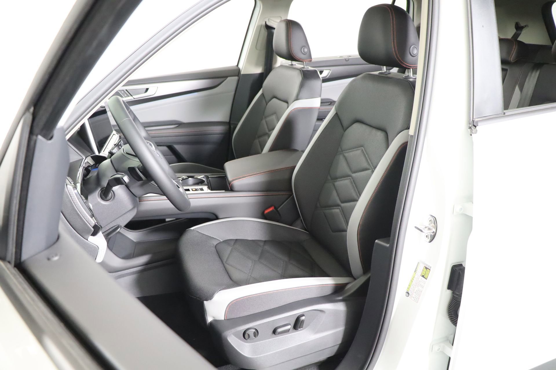 Used 2025 Volkswagen Atlas Peak Edition SE image 30