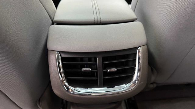 Used 2020 Chevrolet Malibu LT image 16