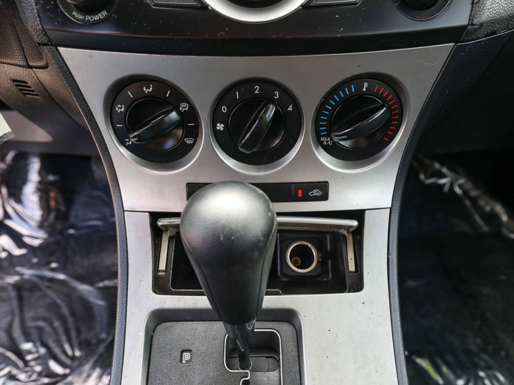 Used 2010 MAZDA MAZDA3 i Touring FWD image 17