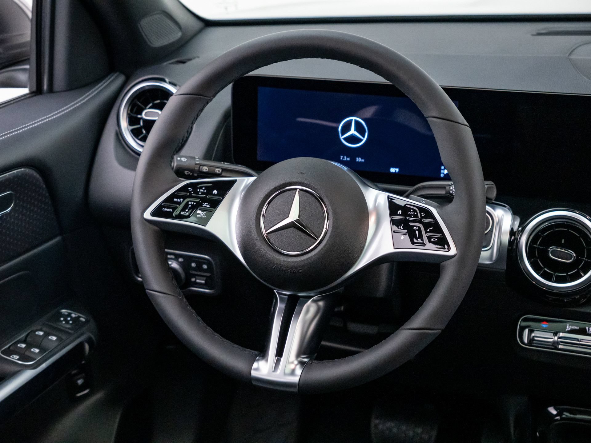 New 2026 Mercedes-Benz GLB 250 4MATIC image 11