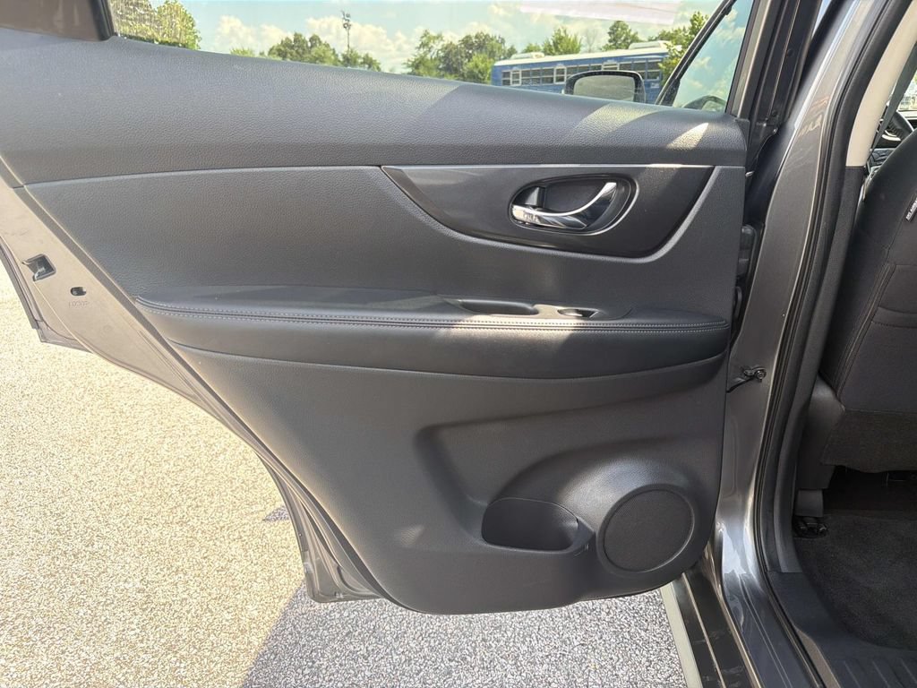 Used 2020 Nissan Rogue SV AWD/4WD image 22