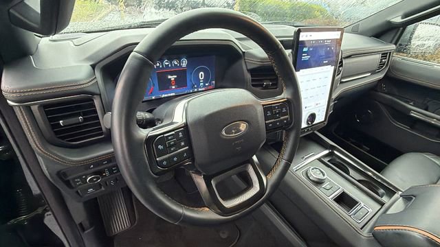 Used 2024 Ford Expedition Platinum image 31