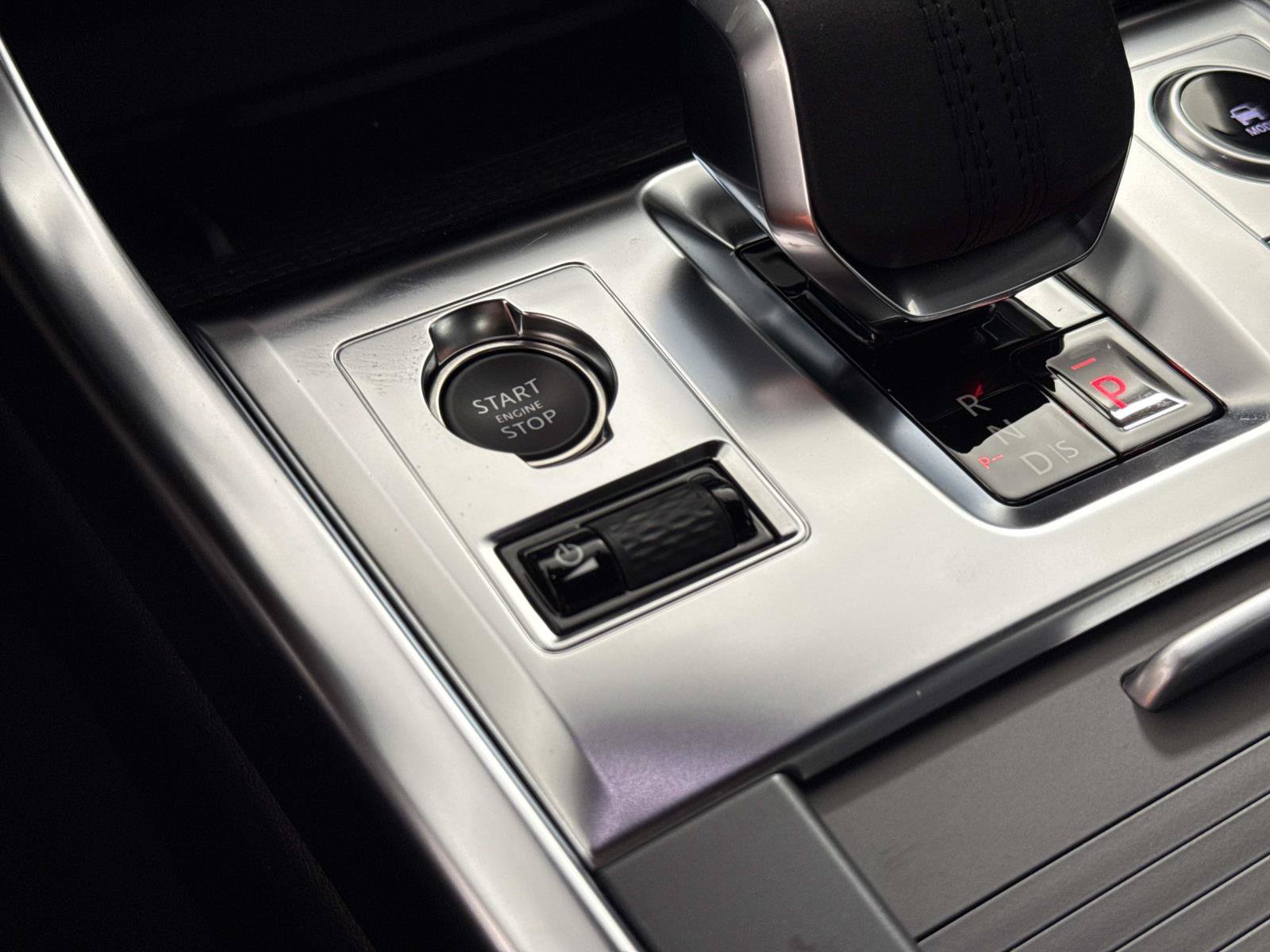 Certified 2024 Jaguar XF R-Dynamic SE AWD/4WD image 20