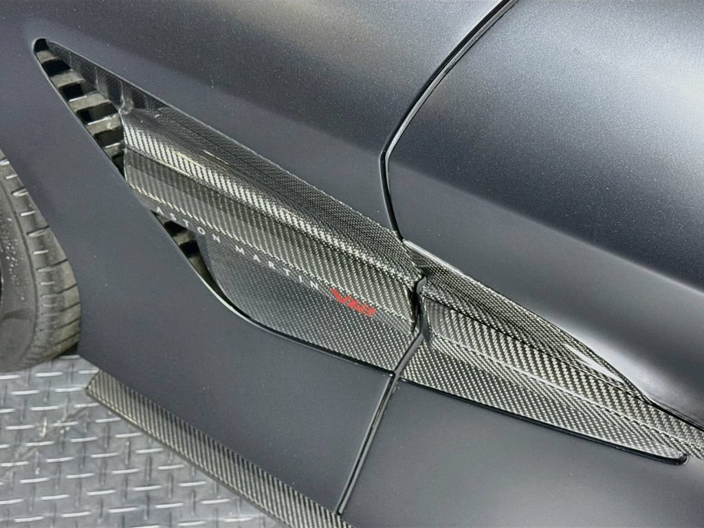 Used 2025 Aston Martin Vanquish RWD image 22
