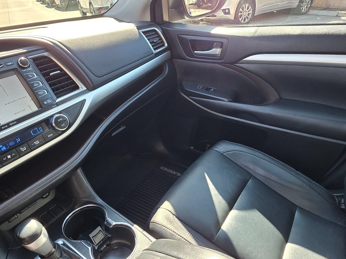 Used 2018 Toyota Highlander XLE FWD image 40