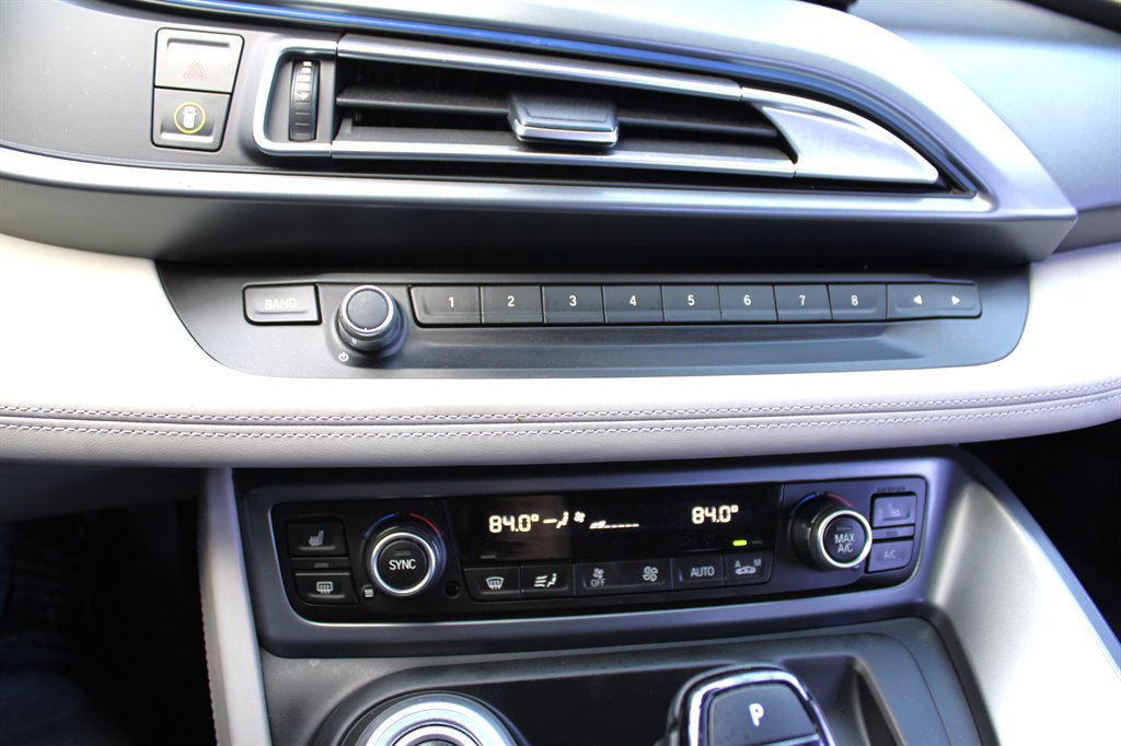 Used 2015 BMW i8 image 28
