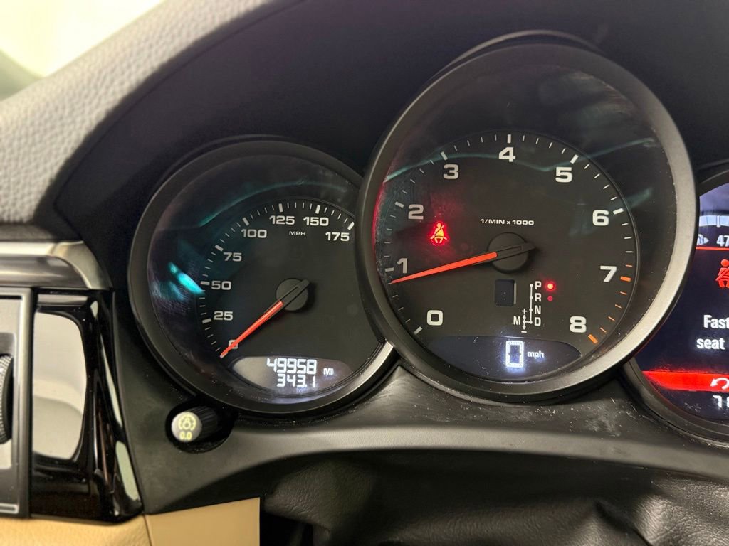 Certified 2019 Porsche Macan AWD/4WD image 24