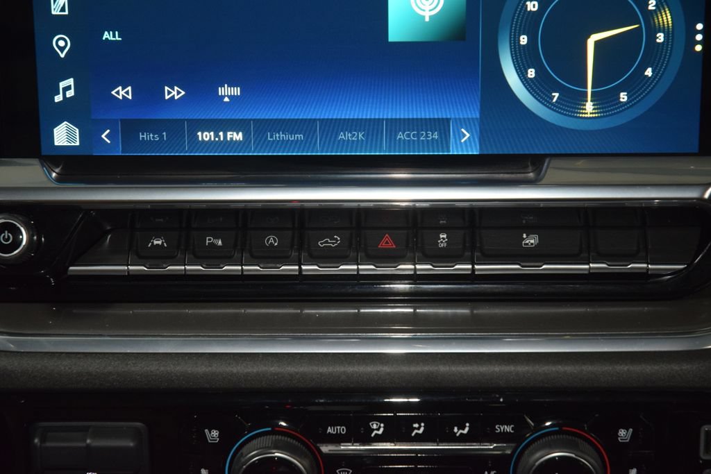 Used 2023 Chevrolet Silverado 1500 High Country w/ High Country Premium Package AWD/4WD image 34