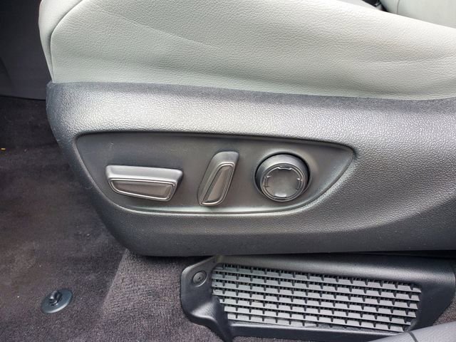 Used 2023 Toyota Sienna XLE FWD image 19
