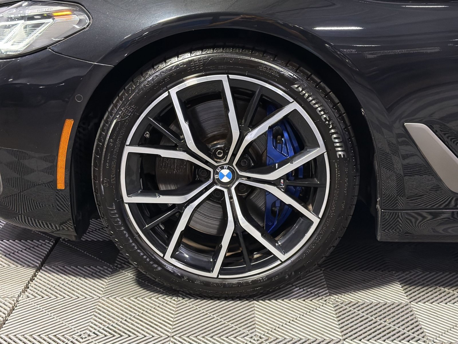 Used 2023 BMW M550i xDrive AWD/4WD image 16