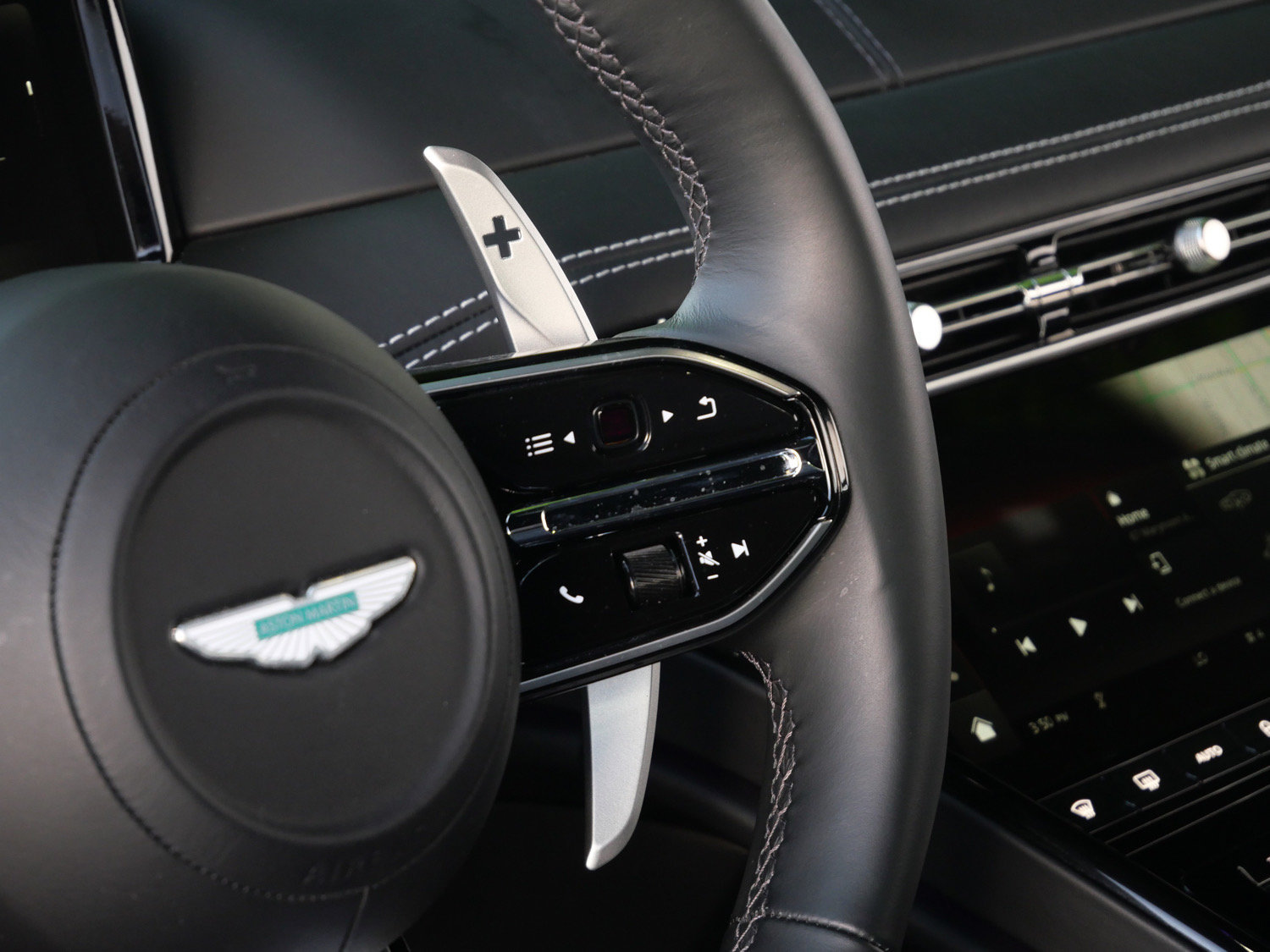 Used 2024 Aston Martin DB12 Coupe RWD image 12